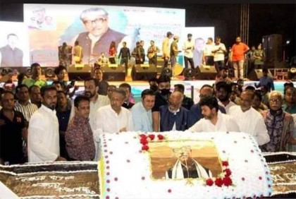 খুলনায় বঙ্গবন্ধুর জন্মবার্ষিকীতে দেড় হাজার পাউন্ডের কেক