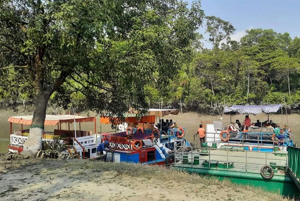 টানা তিনদিনের ছুটিতেও আশানুরূপ পর্যটক নেই সুন্দরবনে