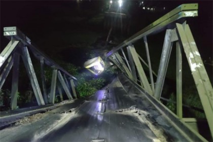 মুন্সীগঞ্জে ব্রিজ ভেঙে ৩ উপজেলার যোগাযোগ বন্ধ 