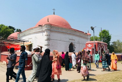 খানজাহান (রহ.) এর মাজারে শুরু সাড়ে ৫শ বছরের ঐতিহ্যবাহী মেলা