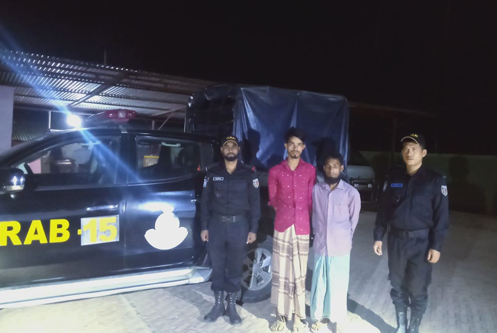 বাজারের ব্যাগ থেকে ৫০ হাজার ইয়াবা উদ্ধার, আটক ২