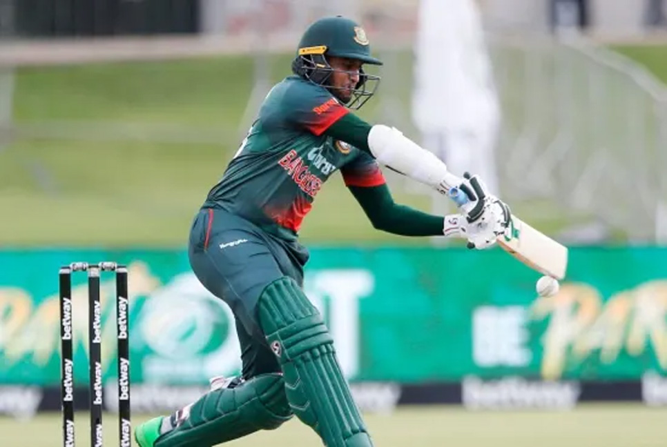 ৫ উইকেট হারিয়ে চাপে বাংলাদেশ