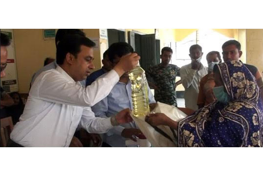 নাটোরে টিসিবির পণ্যসামগ্রী বিক্রয় কার্যক্রম শুরু