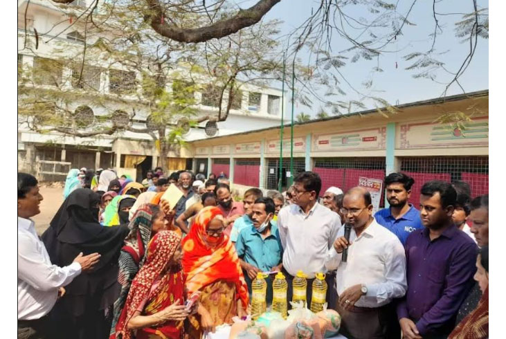 কিশোরগঞ্জে টিসিবির পণ্য বিক্রি শুরু