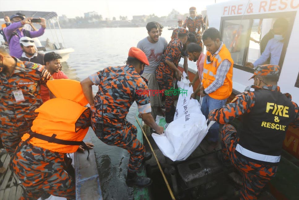 শীতলক্ষ্যায় এ পর্যন্ত ৫ জনের লাশ উদ্ধার