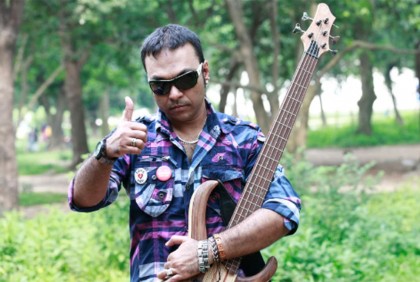 বিপ্লবের ‘জেট ল্যাগ ভালোবাসা’