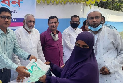 জয়পুরহাটে টিসিবির পণ্য বিক্রি শুরু