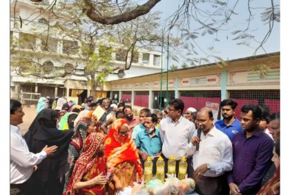 কিশোরগঞ্জে টিসিবির পণ্য বিক্রি শুরু