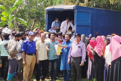 নোয়াখালীতে টিসিবির পণ্য বিক্রি শুরু
