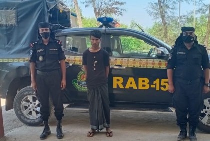 টেকনাফে ৪ হাজার ইয়াবাসহ রোহিঙ্গা যুবক আটক