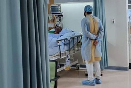 ক্রিকেটার মোশাররফ রুবেলকে দেখতে হাসপাতালে ইশরাক