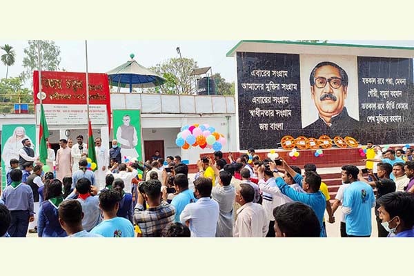নীলফামারীর ডিমলায় নান্দনিক বিজয় চত্ত্বর 