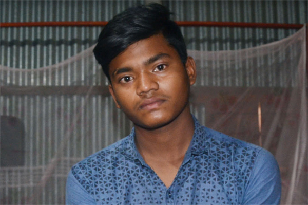 কুষ্টিয়ায় শিক্ষকের বেত্রাঘাতে চোখ হারাতে বসেছে এক শিক্ষার্থী