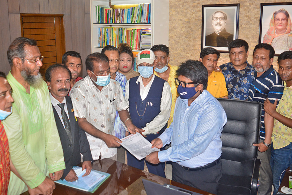 দ্রব্যমূল্যের ঊর্ধ্বগতির প্রতিবাদে বগুড়ায় বিএনপির স্মারকলিপি প্রদান