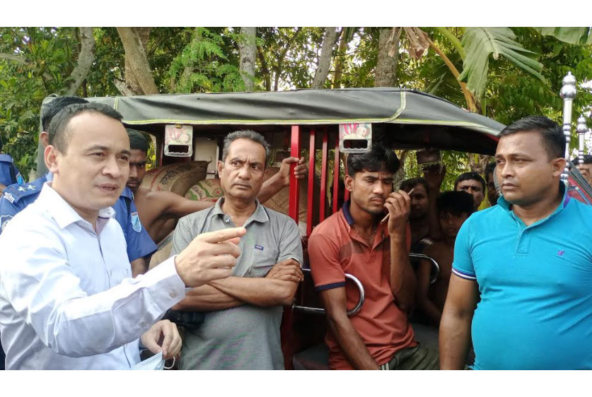নগরকান্দায় ৩০ বস্তা চালসহ ইজিবাইক চালক আটক