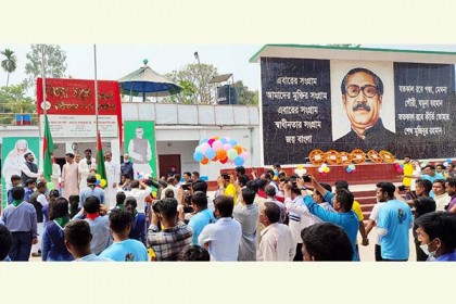 নীলফামারীর ডিমলায় নান্দনিক বিজয় চত্ত্বর 