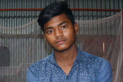 কুষ্টিয়ায় শিক্ষকের বেত্রাঘাতে চোখ হারাতে বসেছে এক শিক্ষার্থী