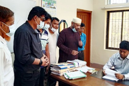 দ্রব্যমূল্যের ঊর্ধ্বগতির প্রতিবাদে নড়াইলে বিএনপির স্মারকলিপি প্রদান