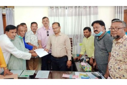 মাগুরায় ইউপি চেয়ারম্যানের মিথ্যা মামলা প্রত্যাহার দাবিতে স্মারকলিপি