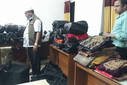 শুল্ক ফাঁকি দিয়ে ভারতীয় থ্রি-পিস দেশে আনার সময়ে জব্দ