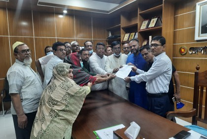 দ্রব্যমূল্যের ঊর্ধ্বগতির প্রতিবাদে জয়পুরহাটে স্মারকলিপি প্রদান 