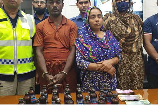 বগুড়ায় ফেনসিডিলসহ দম্পতি গ্রেফতার  