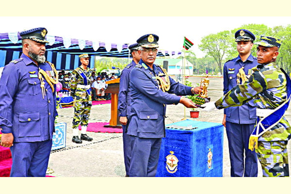 চৌকস রিক্রুট ট্রফি প্রদান