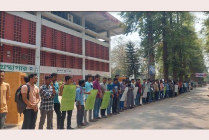 ‘জেলায় পরীক্ষা নেওয়ার পরিকল্পনা কার স্বার্থে’, প্রশ্ন চাকরি পরীক্ষার্থীদের