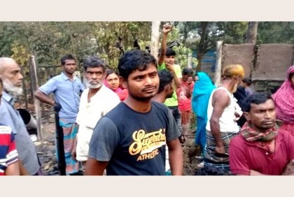 নাটোরের নলডাঙ্গায় চার কৃষকের বসতঘর পুড়ে ছাই