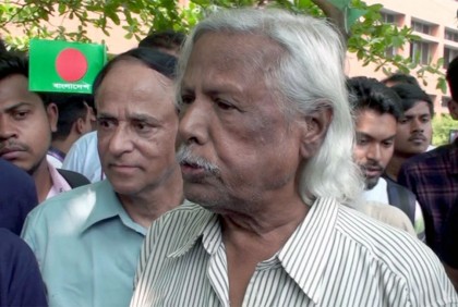 রাস্তায় দাঁড়িয়ে টিসিবির পণ্য নেওয়া অত্যন্ত অপমানজনক : ডা. জাফরুল্লাহ

