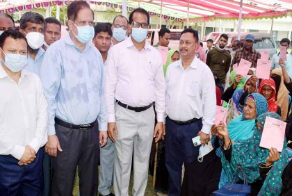 বরিশালে চক্ষু চিকিৎসা ক্যাম্প পরিদর্শন স্বাস্থ্য সচিবের