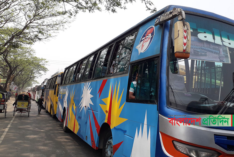 দৌলতদিয়ায় ফেরি পারাপারে বিপর্যয়, ভোগান্তি চরমে