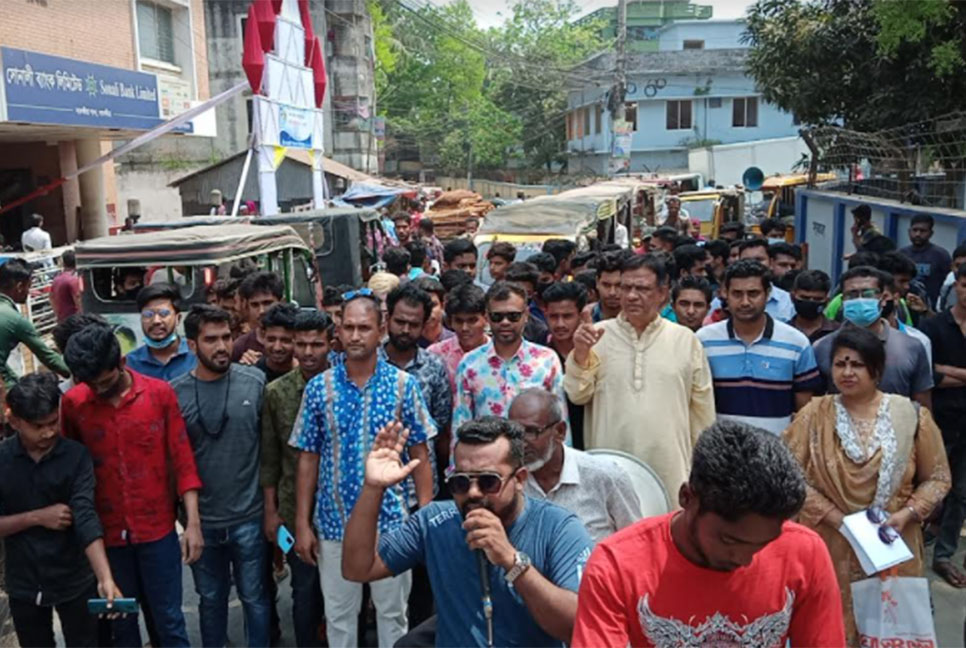 যুদ্ধাপরাধ মামলায় জামায়াতের সাবেক এমপিসহ দু'জনের ফাঁসির রায়ে আনন্দ মিছিল
