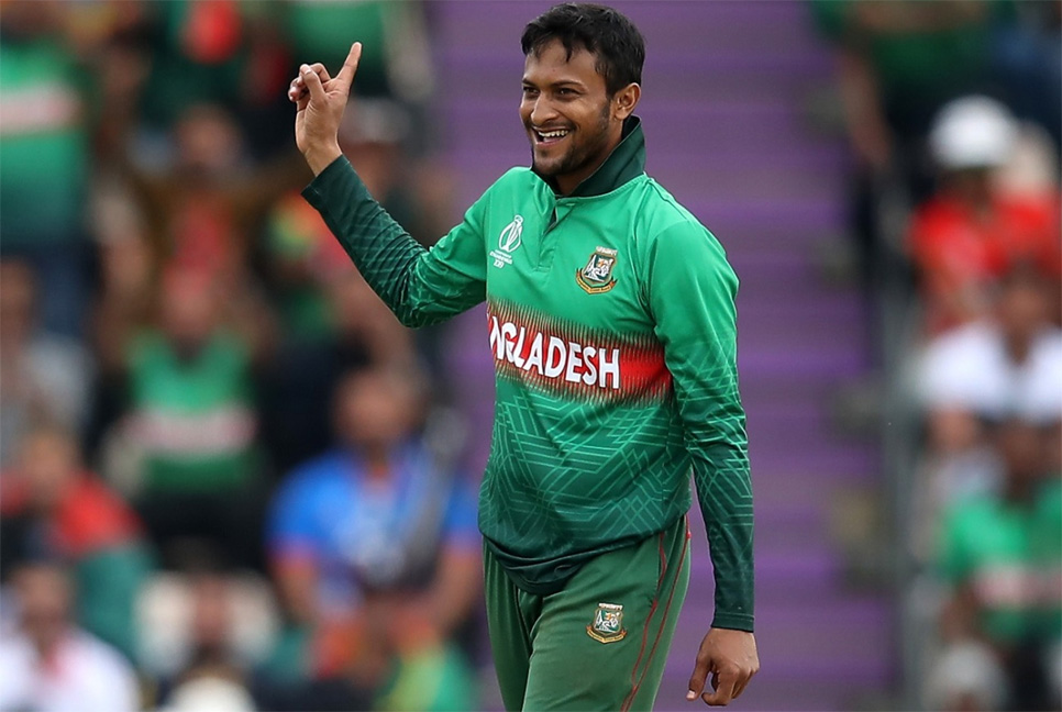 আজ রাতে দেশে ফিরবেন সাকিব, ৪ জন কাল 

