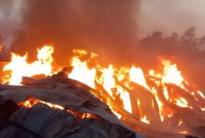 নারায়ণগঞ্জে ঝুটের গোডাউনে ভয়াবহ আগুন