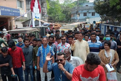 যুদ্ধাপরাধ মামলায় জামায়াতের সাবেক এমপিসহ দু'জনের ফাঁসির রায়ে আনন্দ মিছিল
