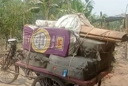 ফেরিওয়ালার কাছে বিক্রি করা সরকারি পাঠ্যপুস্তক জব্দ, থানায় অভিযোগ
