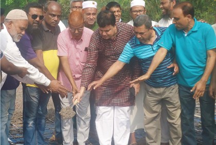 কাহালুতে মসজিদের ছাদ ঢালাই কাজের উদ্বোধন