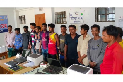 
বঙ্গোপসাগর থেকে জাল চুরির অপরাধে ১২ রোহিঙ্গা গ্রেফতার 