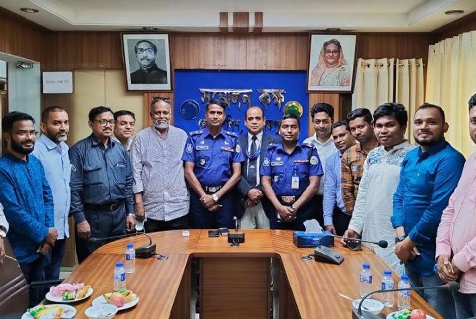 পুলিশ সুপারের সাথে পিরোজপুর প্রেসক্লাবের নেতৃবৃন্দের মতবিনিময়