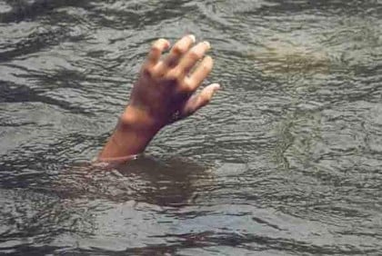 নেশায় বুদ বন্ধুরা, নদীতে নেমে ভিডিও বানাতে গিয়ে ১ জনের মৃত্যু