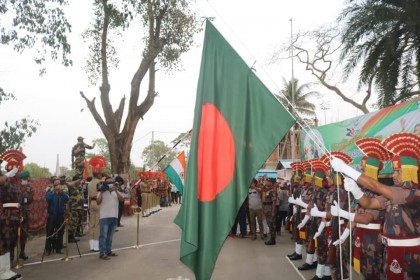 স্বাধীনতা ও জাতীয় দিবস উদযাপন উপলক্ষে বিজিবি-বিএসএফ 'রিট্রিট সিরিমনি' 