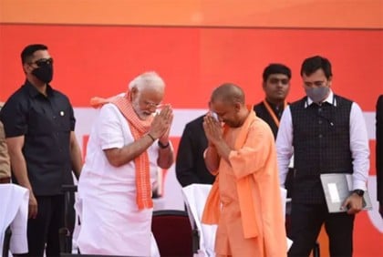 দ্বিতীয়বারের মতো উত্তরপ্রদেশের মুখ্যমন্ত্রী হিসেবে শপথ নিলেন যোগী