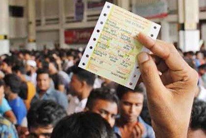 চট্টগ্রামে ট্রেনের টিকিট নিয়ে ভোগান্তি