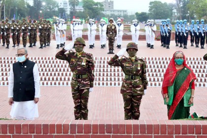 জাতীয় স্মৃতিসৌধে রাষ্ট্রপতি ও প্রধানমন্ত্রীর শ্রদ্ধা