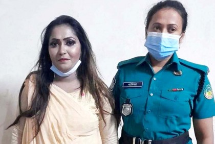 ‌আস্তানা ঘেরাও করে মাদক কারবারি কুলসুমকে গ্রেফতার

