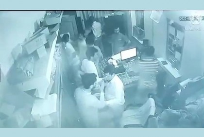 লাইনে দাঁড়াতে বলায় স্টেশন মাস্টারকে টেনেহিঁচড়ে বের করল ছাত্রলীগ

