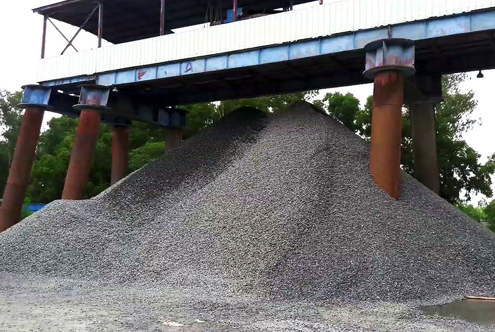 ১৫ দিন পর মধ্যপাড়া পাথর খনি থেকে উত্তোলন শুরু