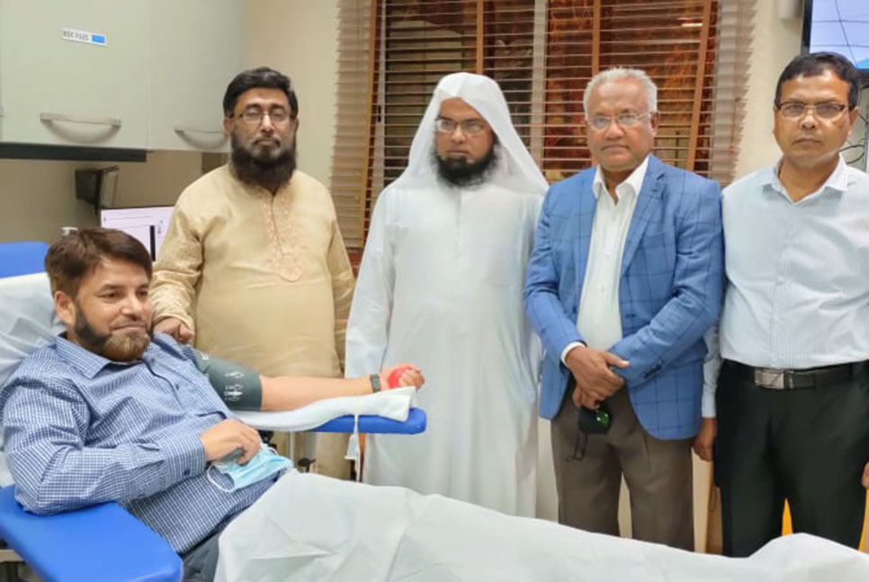 কাতারে আলনূর কালচারাল সেন্টারের স্বেচ্ছায় রক্তদান কর্মসূচি