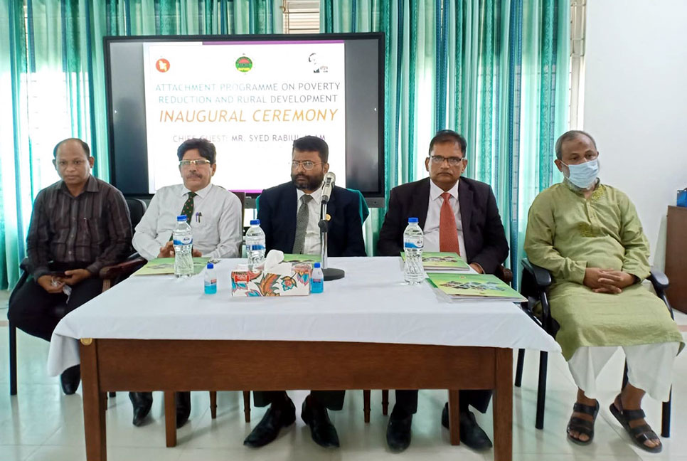 বাপার্ডে বিসিএস ফাউন্ডেশন মাঠ সংযুক্তি কোর্সের উদ্বোধন